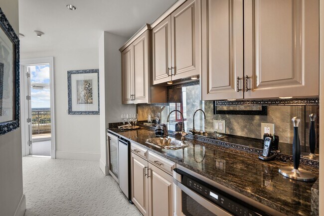 Building Photo - Welcome to the epitome of luxury living!