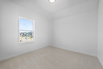 Building Photo - 3238 Kindred Wy