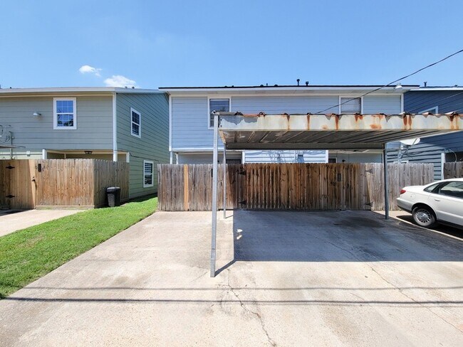 Building Photo - 12330 Ormandy St