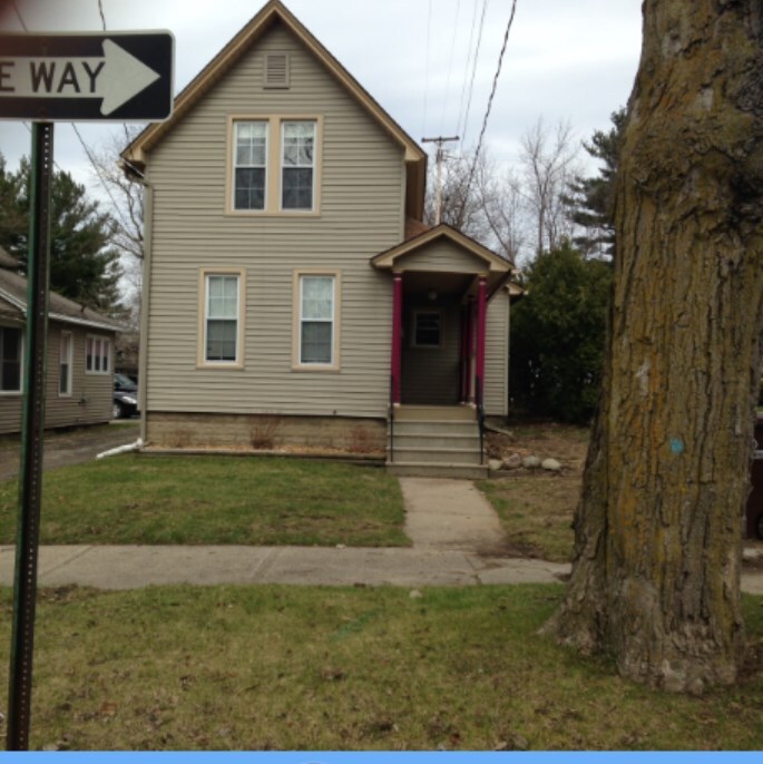 Front - 756 W Washington Ave