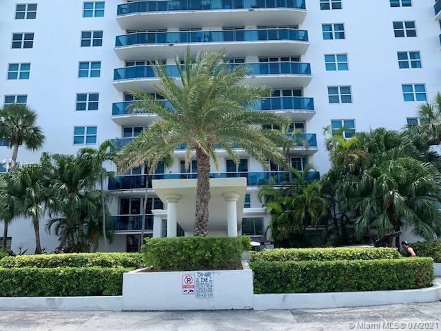 Foto del edificio - 7501 E Treasure Dr