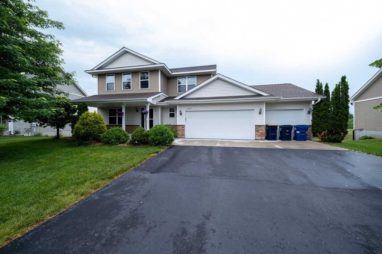 Primary Photo - 16553 Falkirk Trail
