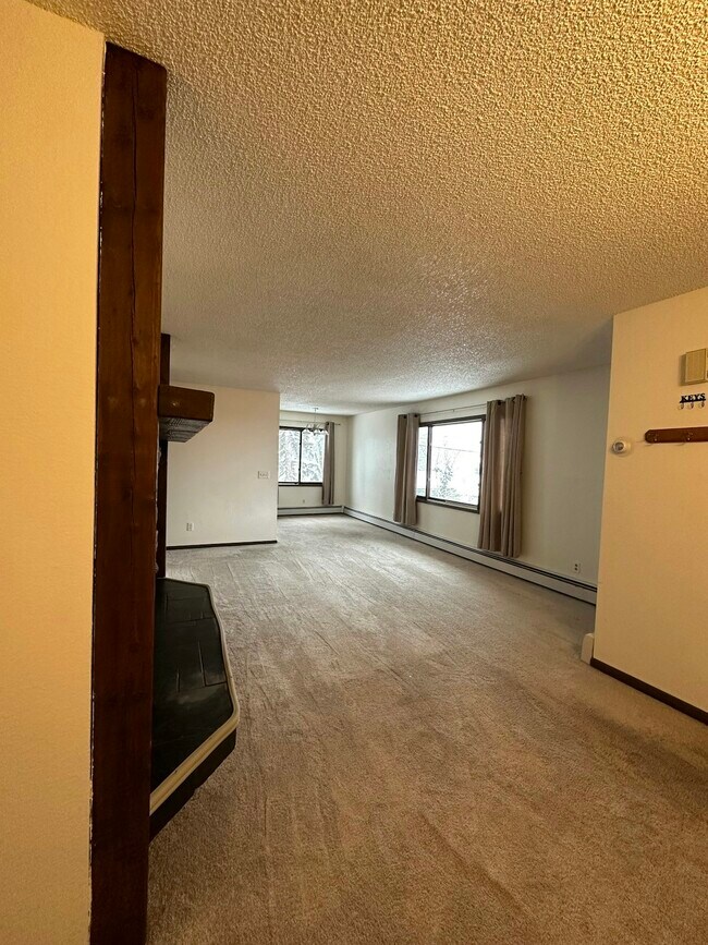 Foto del edificio - 8327 Jewel Lake Rd