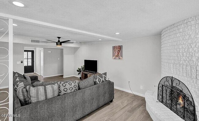 Foto del edificio - 2701 Penwood Dr