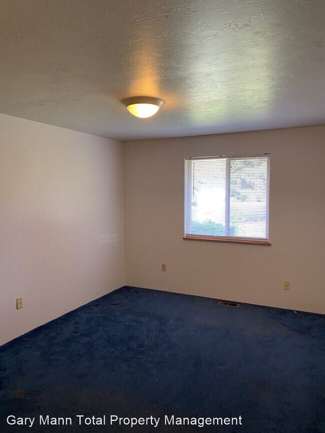 Building Photo - 4 br, 2.5 bath House - 4800 Airway Dr