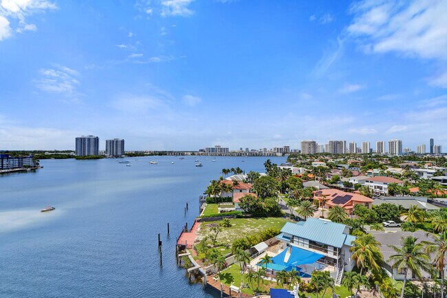 Foto del edificio - 2841 NE 163rd St