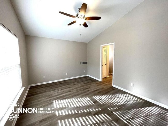 Building Photo - Newly Remodeled 3 Bed/2 Bath near Harrisburg!