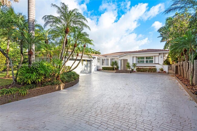 Foto del edificio - 1025 Belle Meade Island Dr