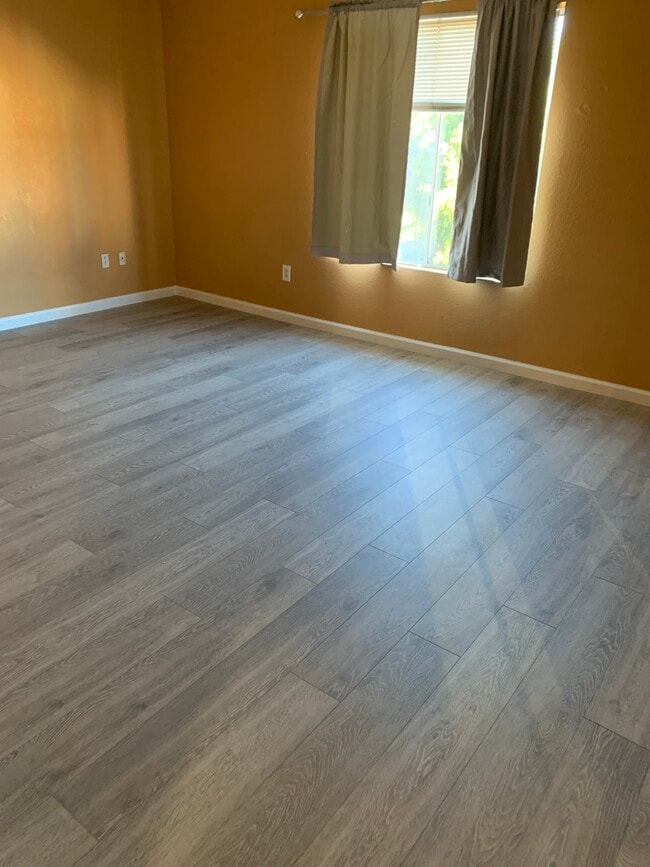 Master Bedroom - 965 Weeping Willow Ct