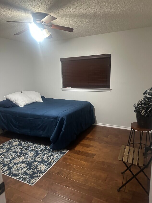 Foto principal - 6434 Maverick Oak Dr