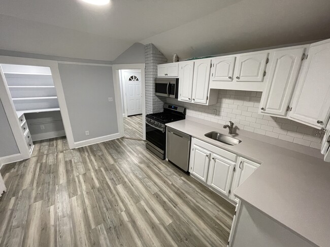 Updated Modern Eat-in Kitchen - 452 Manville Rd