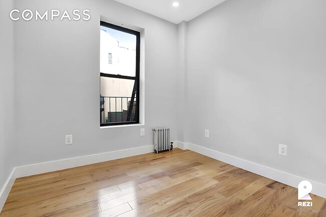 Building Photo - 175 E 105th St