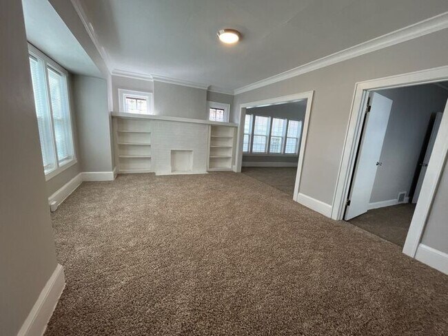 Building Photo - Don't miss out call RENU Property Manageme...