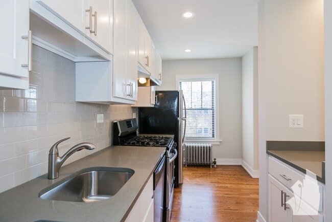 Foto del edificio - 1940 W Wilson Ave