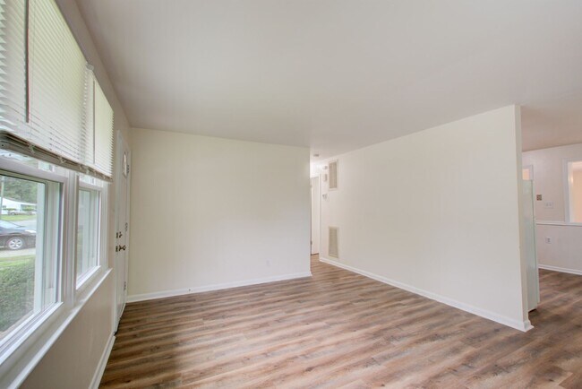 Building Photo - Renovated 3 Bed, 1 Bath Home in Plymouth Park
