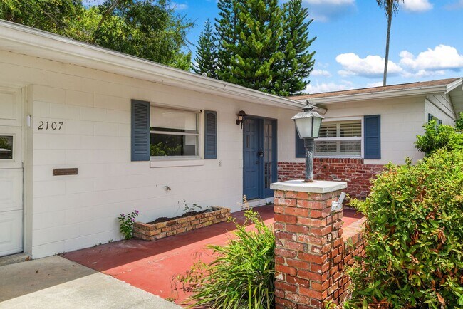 Foto del edificio - 2107 Brookview Dr