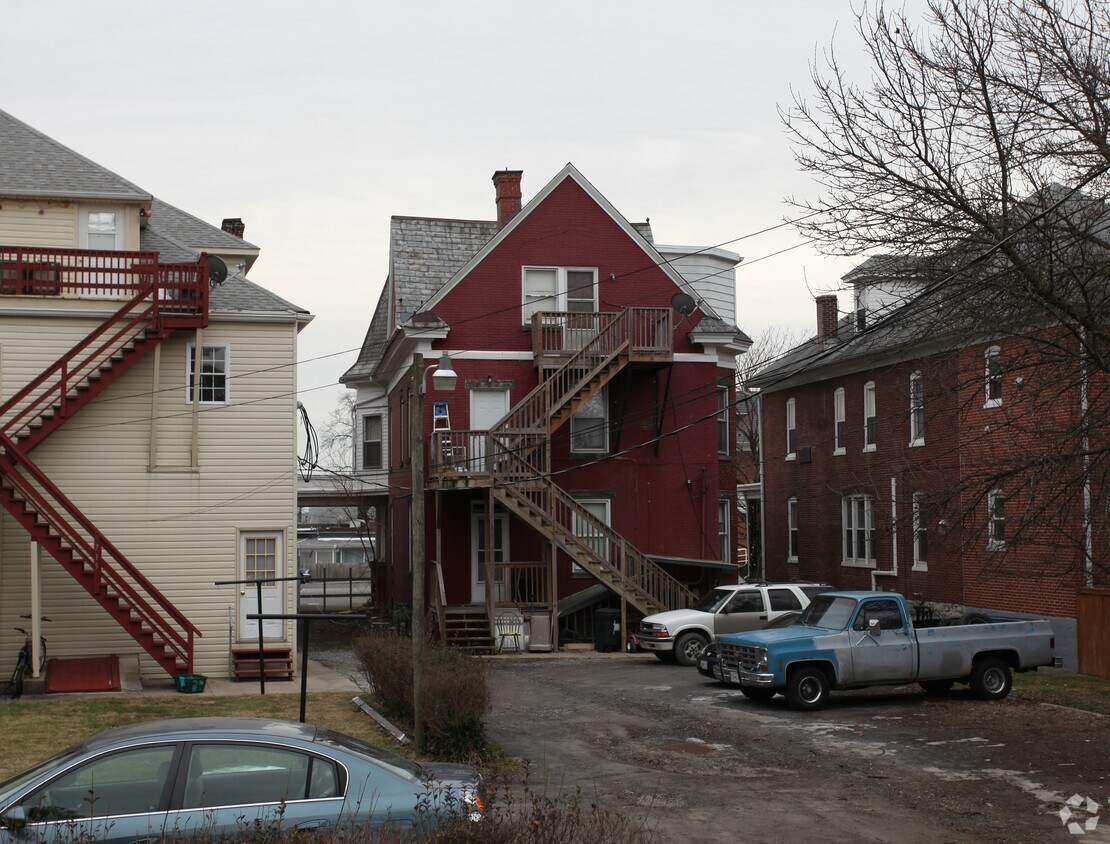 Building Photo - 711 Oak Hill Ave