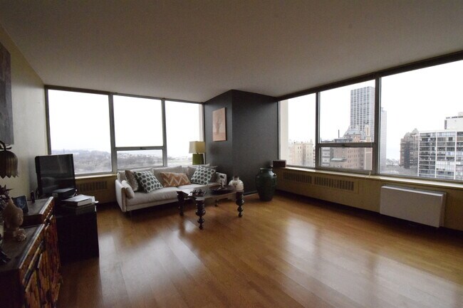 Building Photo - 70 W Burton Pl