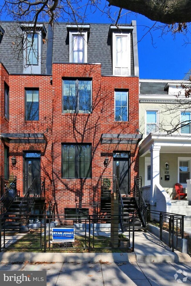 Building Photo - 523 Longfellow St NW