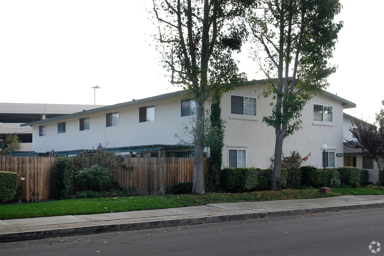 255 S McCoy Rd, Orange, CA 92868 Apartments in Orange, CA