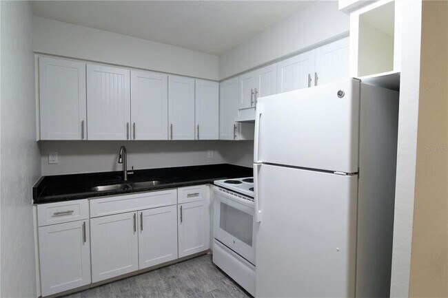 Foto del edificio - 6325 Gateway Ave