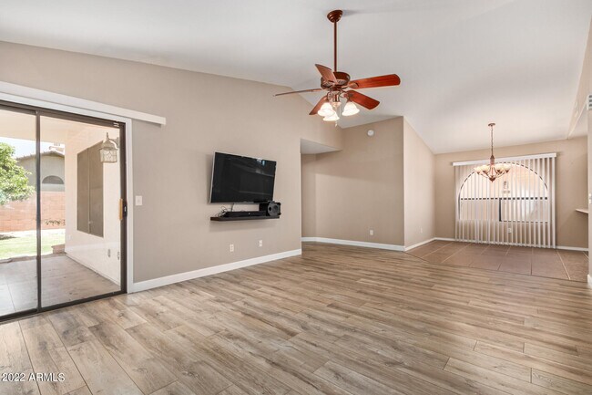 Foto del edificio - 16647 N 59th St