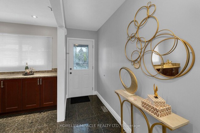 Building Photo - 8 Franca Cres