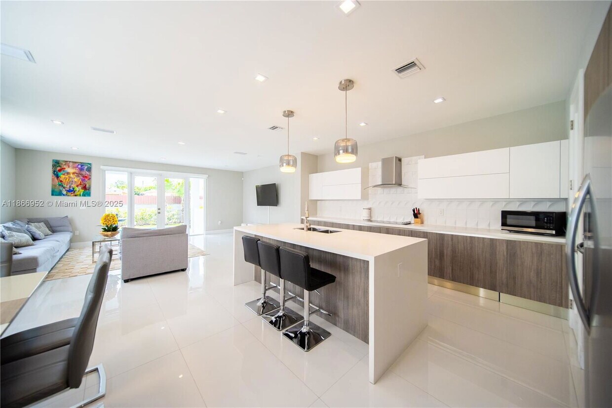 Foto principal - 3653 SW 26th St