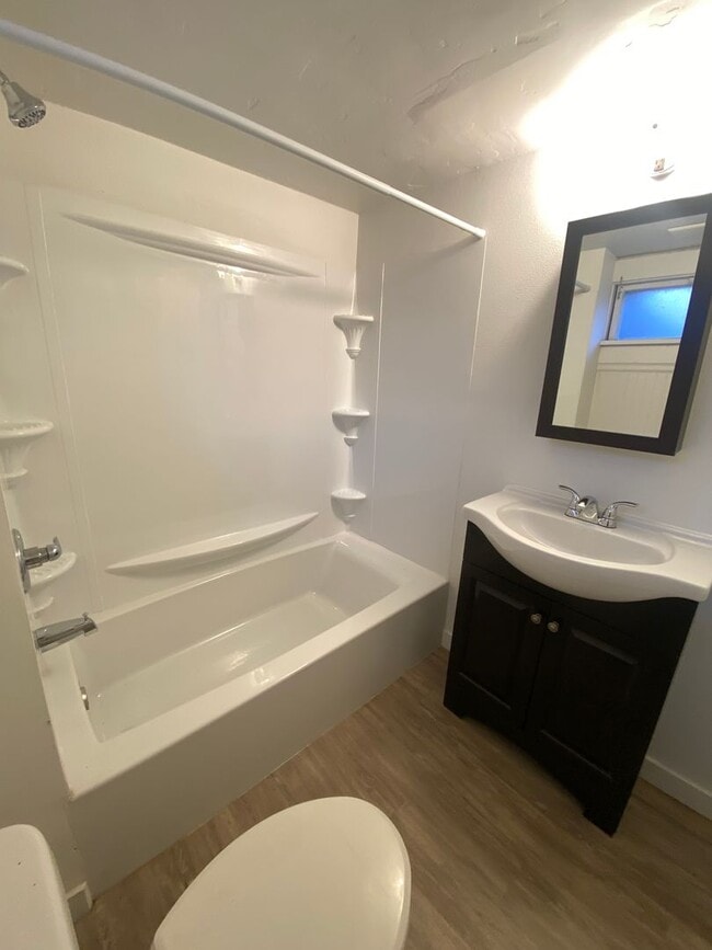 Foto del edificio - Charming Studio with Shared Patio and Coin-Op Laundry