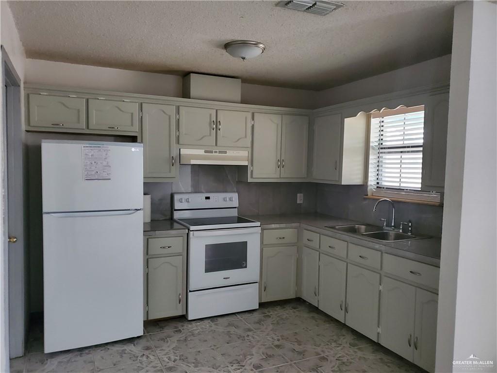 Building Photo - 209 Casiano St