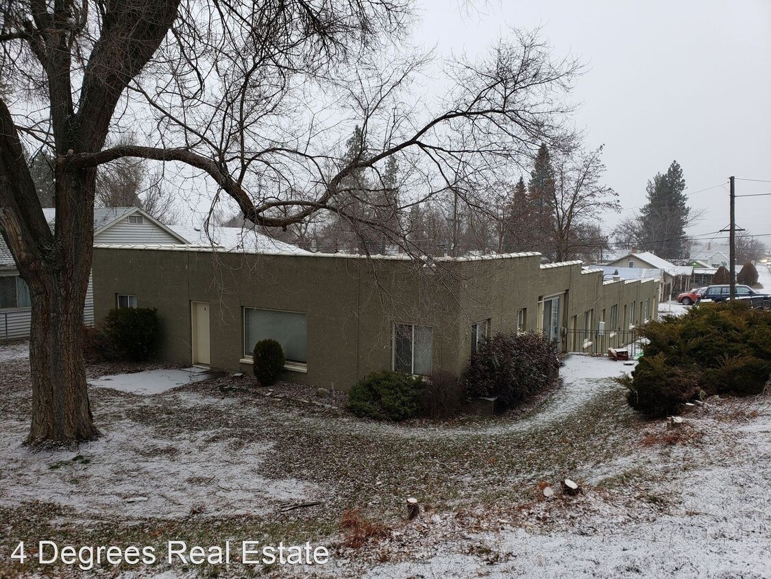 Primary Photo - 7419 E 4th Ave