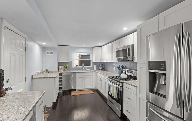 Foto del edificio - Beautiful 2 Bedroom Home on Verbeke St