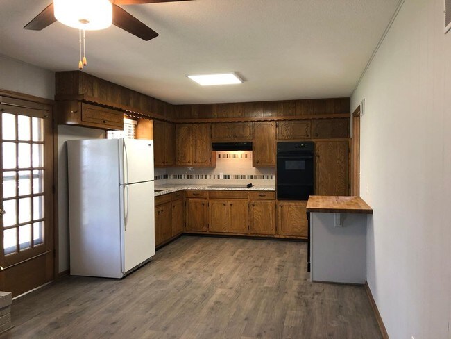 Foto del edificio - 809 NE Independence Ave