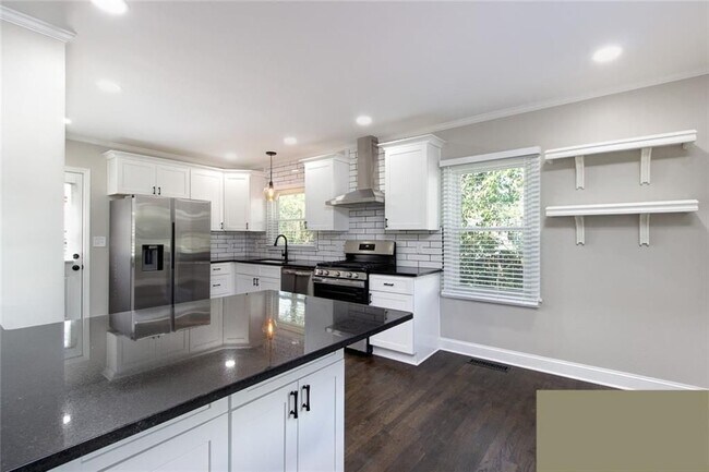 Foto del edificio - 626 Burbank Cir