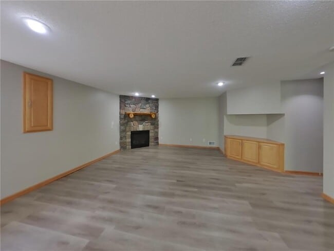 Building Photo - 10420 Karston Ave NE