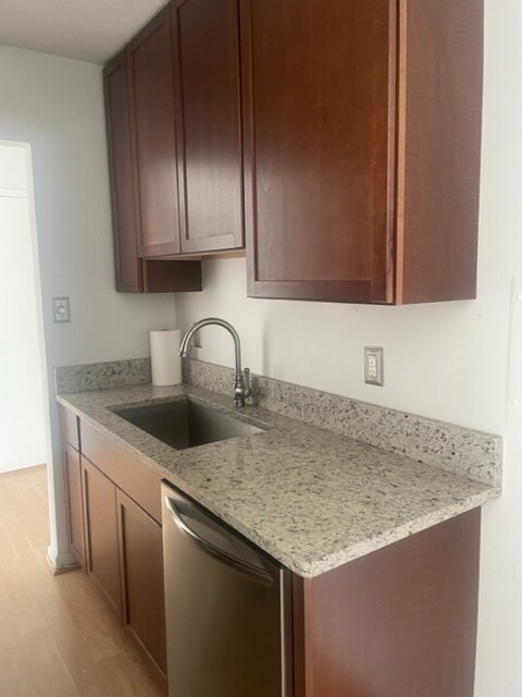 Kitchen - 501 Slaters Ln