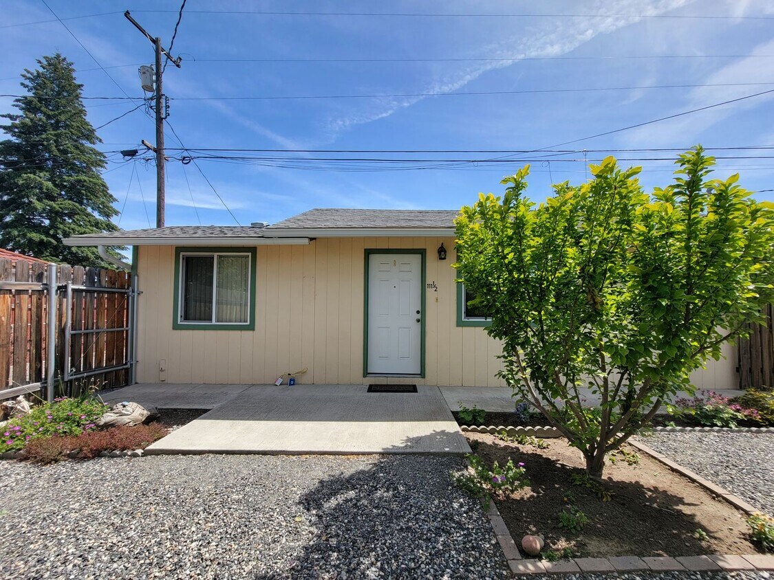 Primary Photo - Cute Tiny Home for Rent