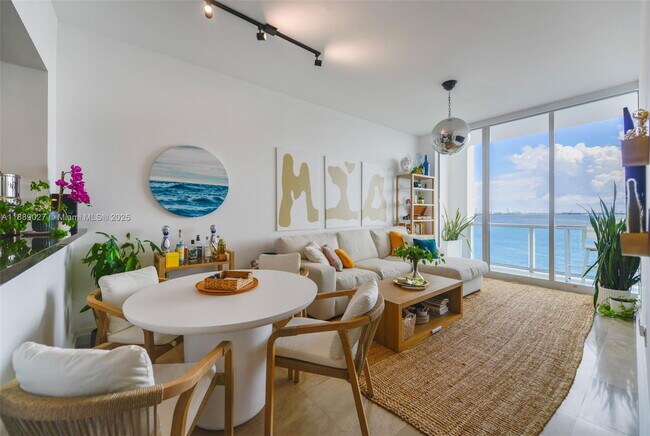 Photo - 725 NE 22nd St Apartment