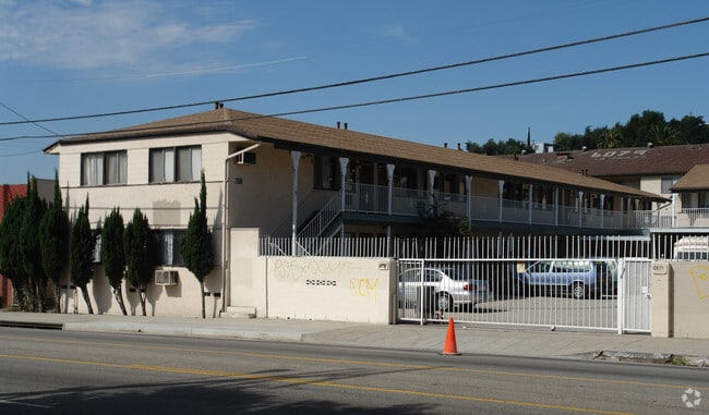 Building Photo - 6817-6819 N Figueroa St