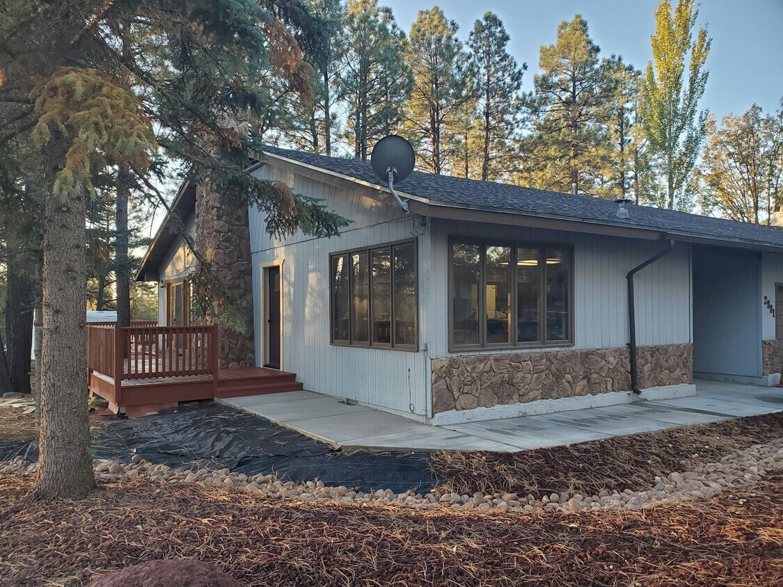 Foto principal - 2881 S 29th St