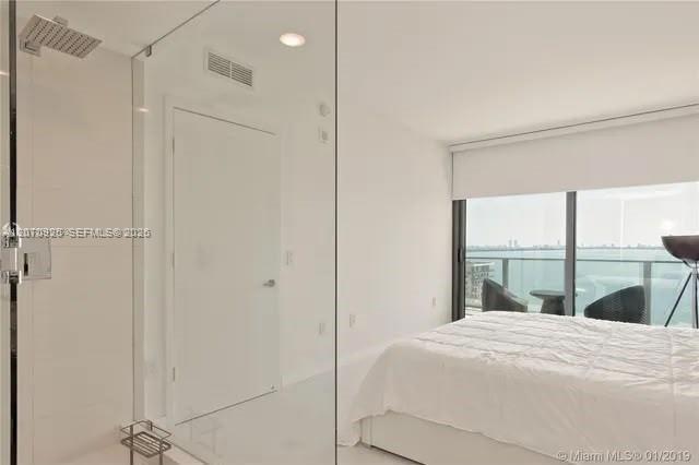 Foto del edificio - 460 NE 28th St