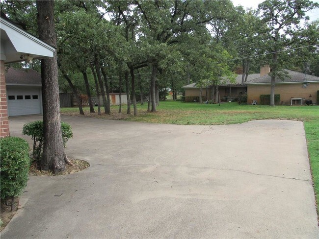 Building Photo - 1705 Hilltop Ln