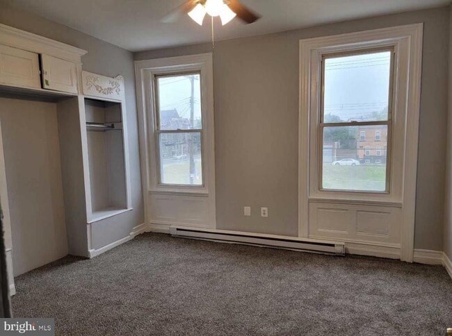 Foto del edificio - 3136 W Montgomery Ave