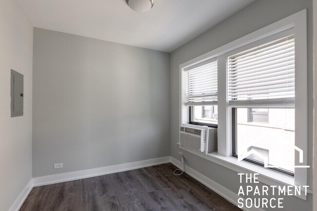Foto del edificio - 709 W Brompton Ave