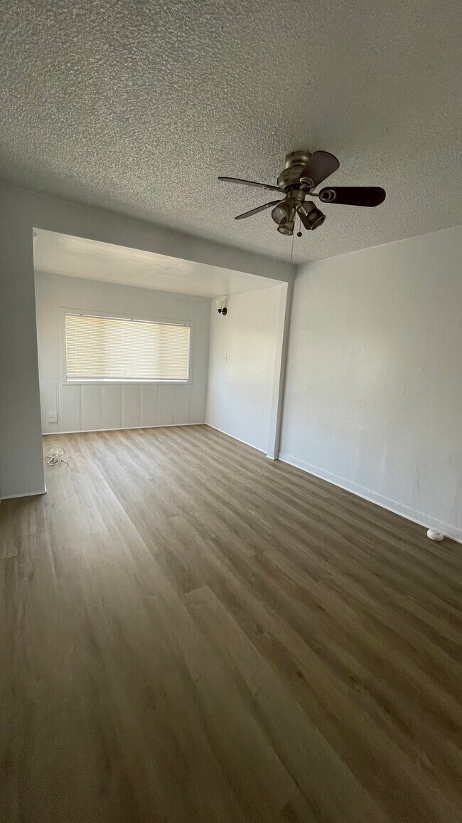 Foto del edificio - 317 E Franklin Ave