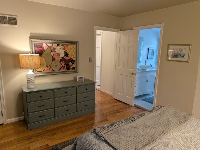 Foto del edificio - 444 Hidden Valley Ln