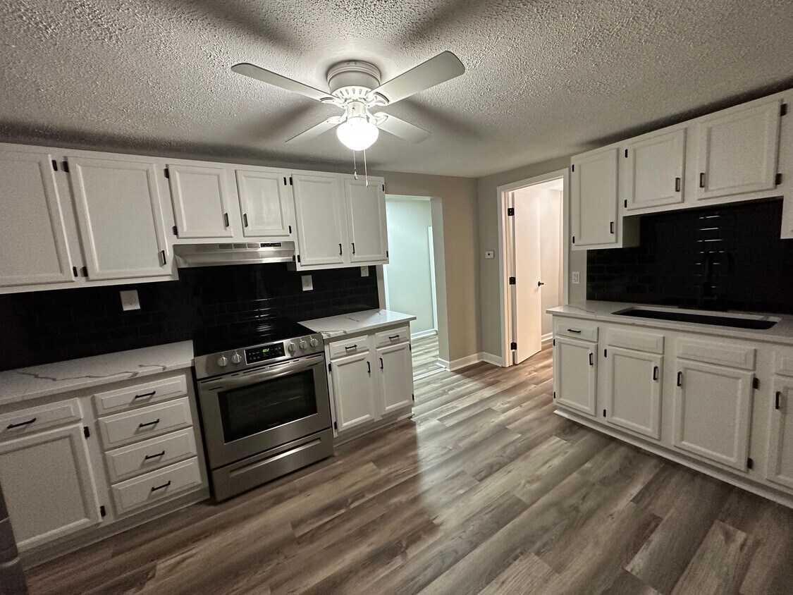Kitchen - 349 W South St
