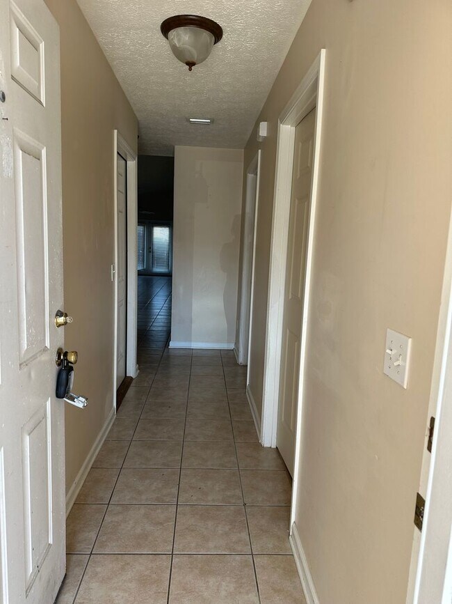 Foto del edificio - 3 Bed 2 Bath located in the Palm Cove Gated Community!