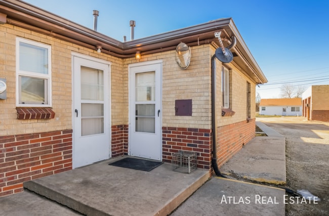 Building Photo - 7121 E 60th Way
