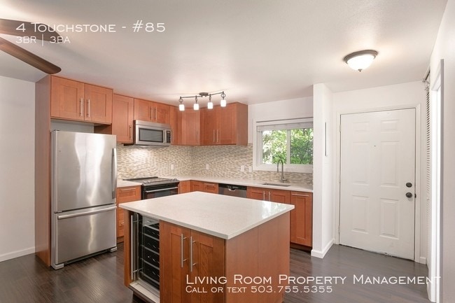 Building Photo - 4 Touchstone